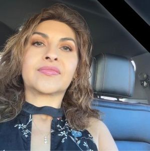 Meet your Posher, Claudia